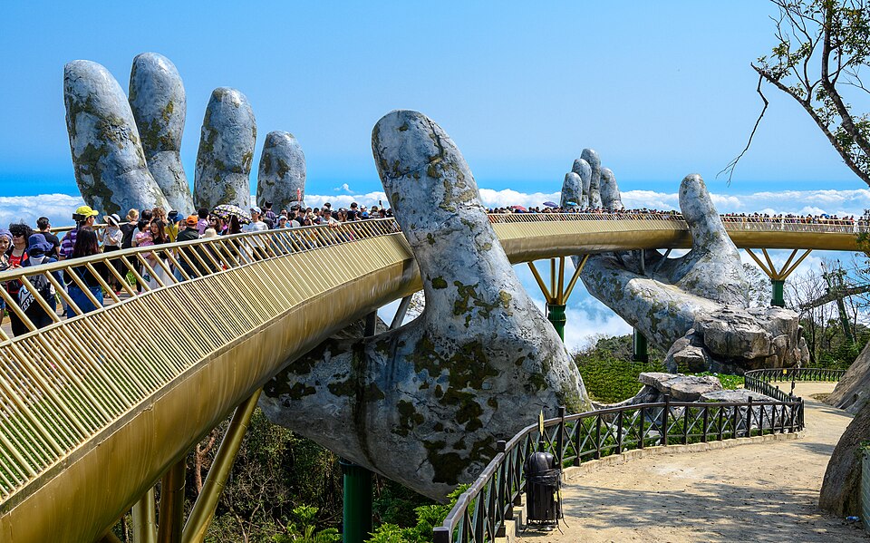 Ponto Turístico Ba Na Hills (Ponte Dourada) em Da Nang