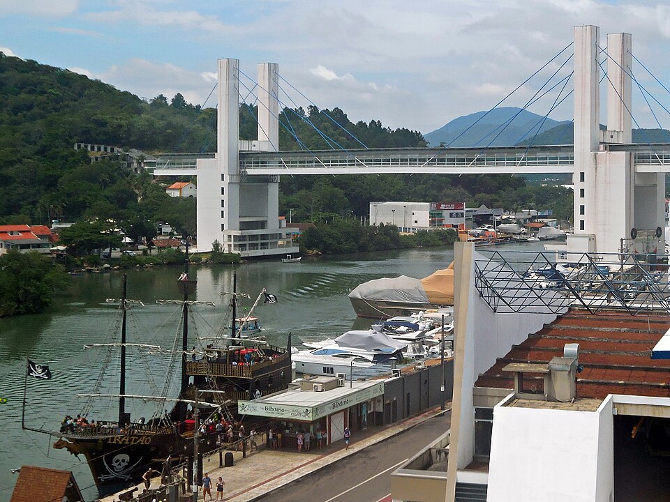 Ponto Turístico Barco Pirata em Balneário Camboriú