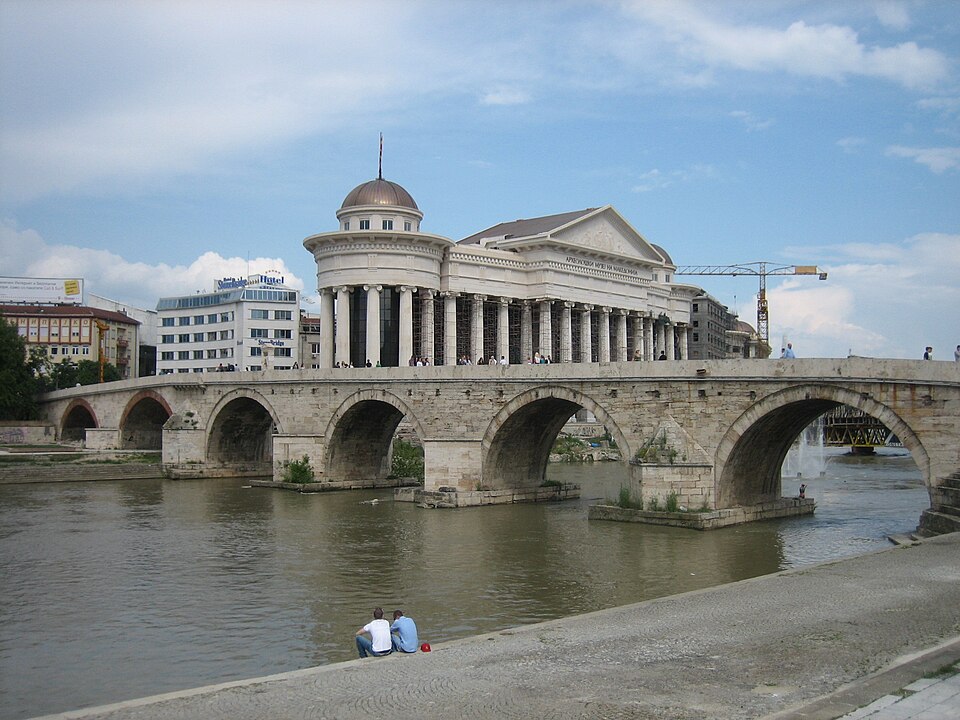 Ponto Turístico Ponte de Pedra (Kamen Most) em Skopje