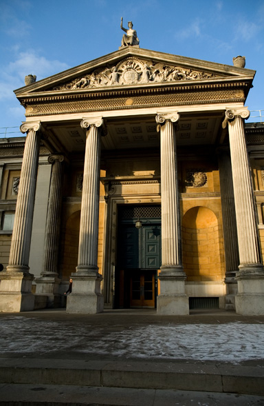 Ponto Turístico Museu de Arte Moderna e Contemporânea (MACAN) em Jacarta