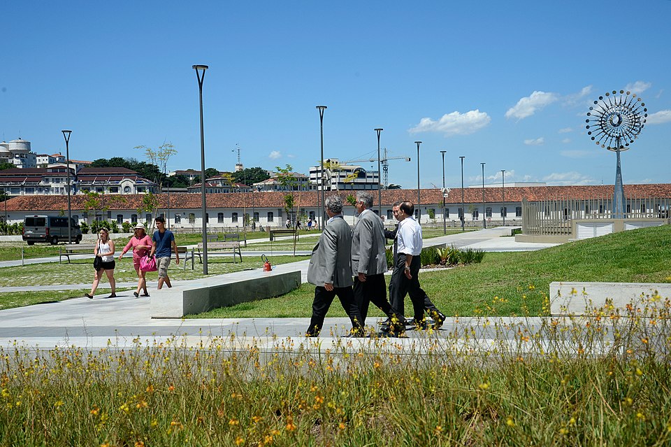Ponto Turístico Calçadão da Orla do Porto de Cidade (Stadthafen) em Rostock