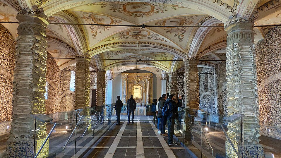 Ponto Turístico Capela dos Ossos (Igreja de São Francisco) em Évora