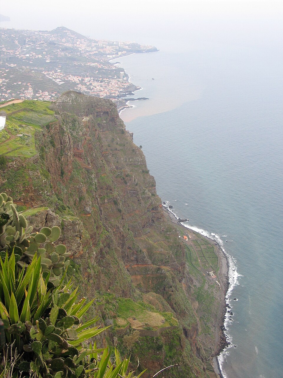 Ponto Turístico Cabo Girão (Mirante Suspenso - Arredores) em Funchal