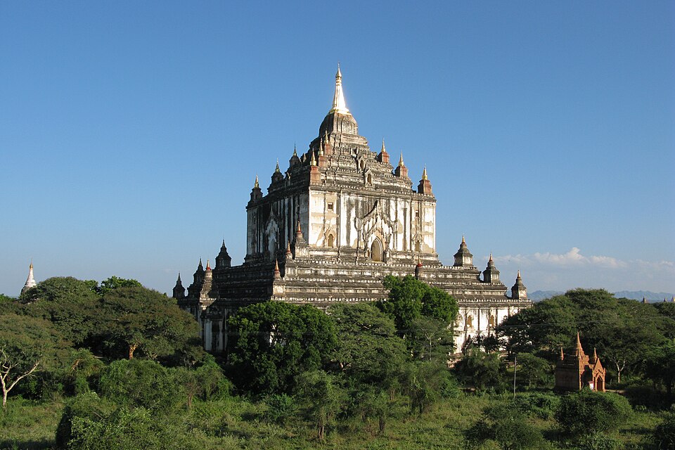 Ponto Turístico Templo de Thatbyinnyu em Bagan