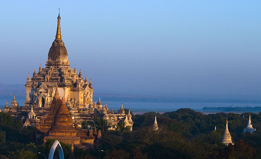 Ponto Turístico Templo de Gawdawpalin em Bagan