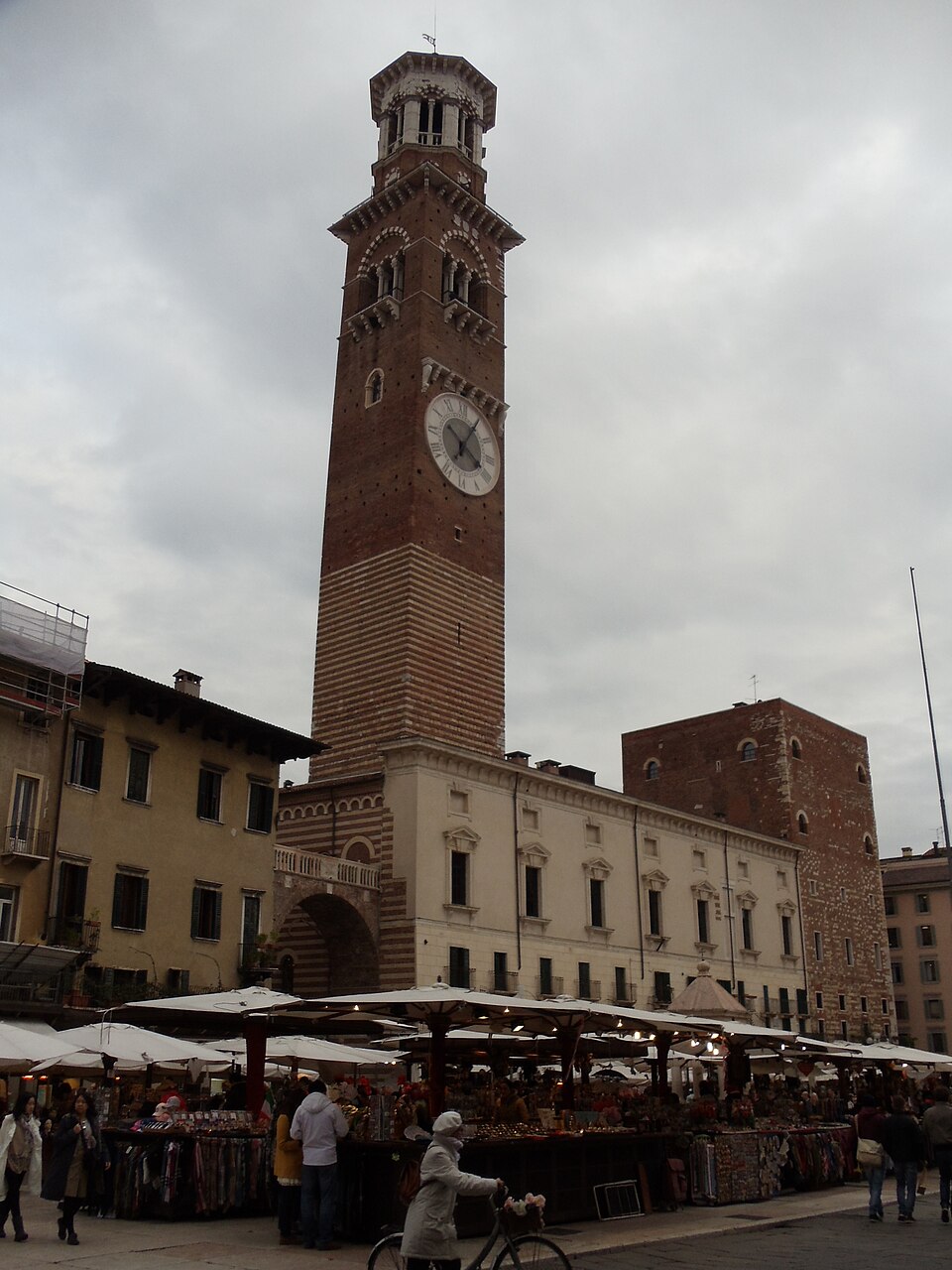 Ponto Turístico Torre dos Lamberti (Torre dei Lamberti - Mirante) em Verona