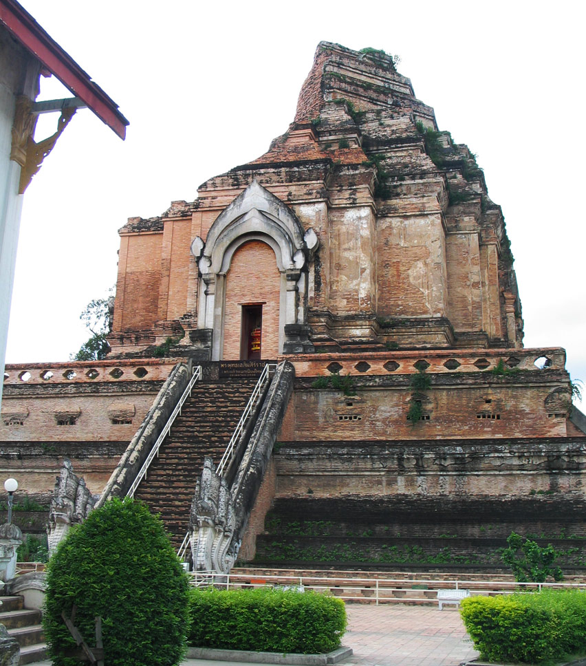 Ponto Turístico Wat Chedi Luang em Chiang Mai